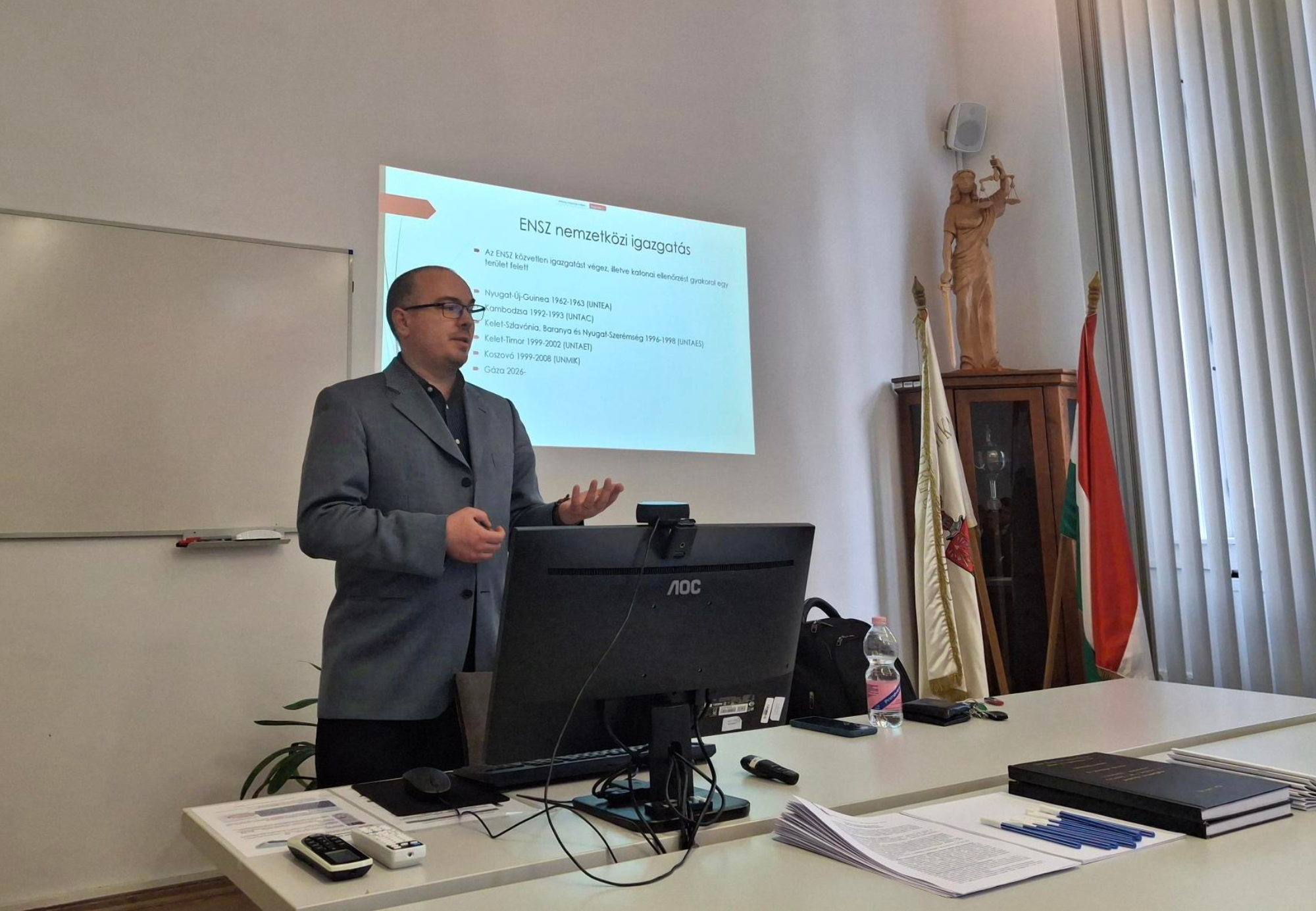 Dr. Manzinger Krisztián a habilitációja közben